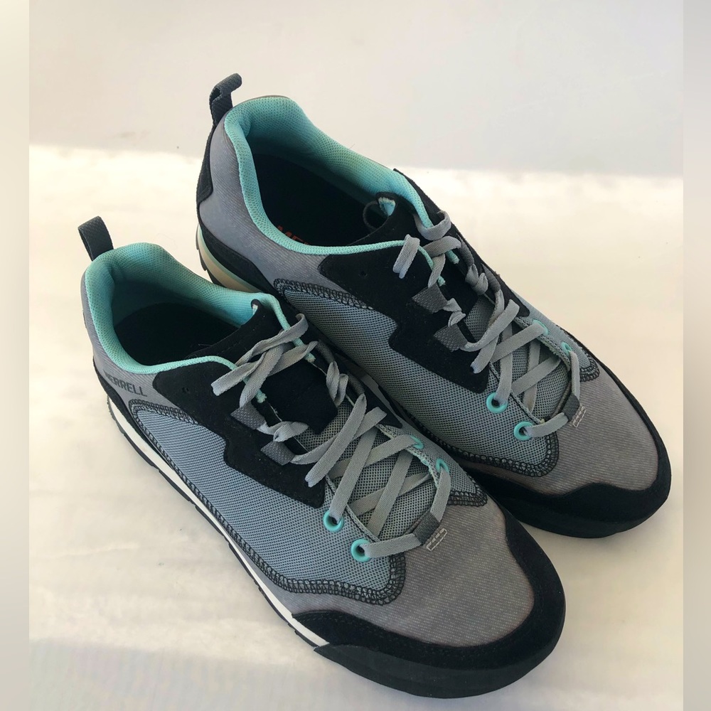 Merrell Burnt Rock Travel shoe , size 9 Men’s , Grey/ Sky Blue